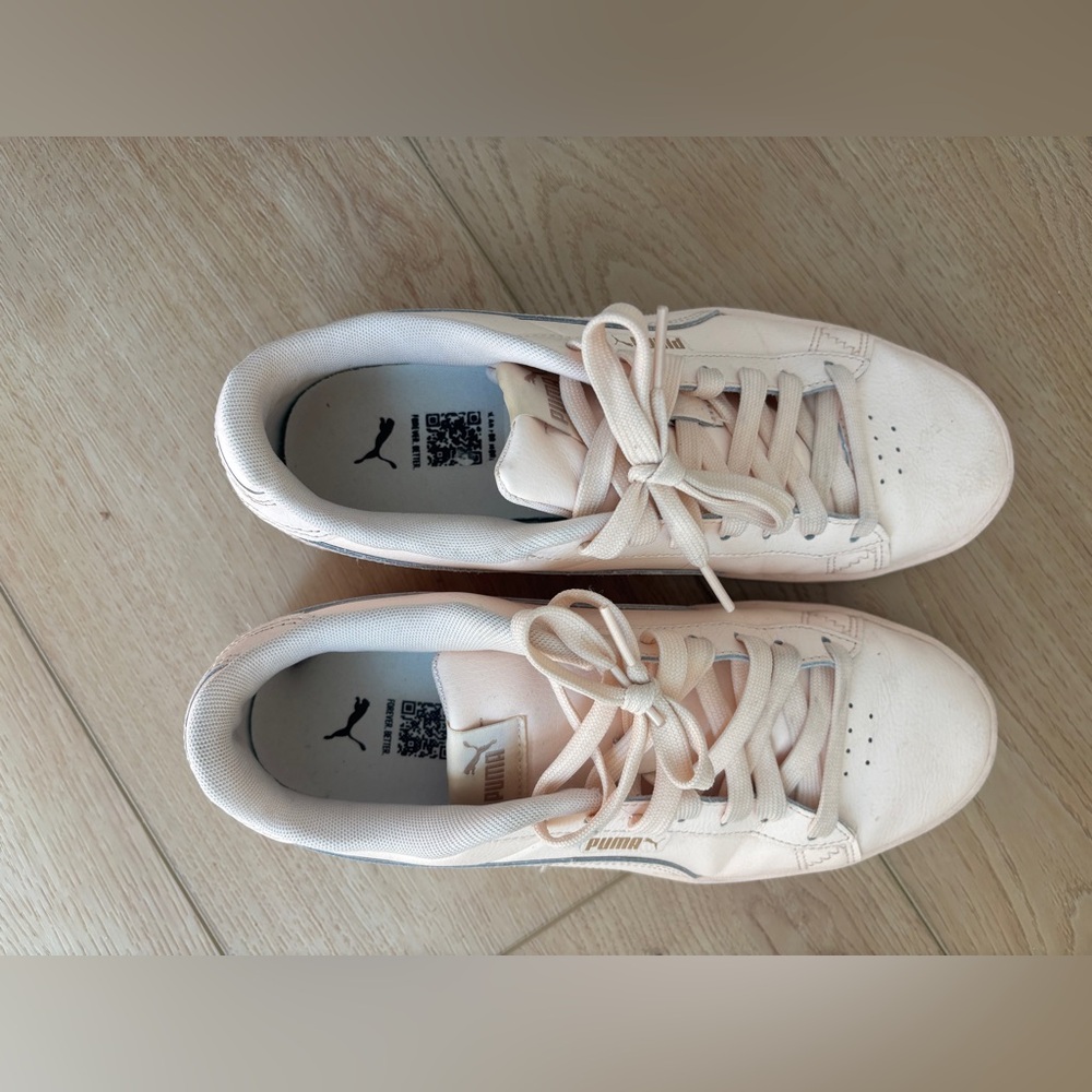 Puma Women's Pink Sneakers